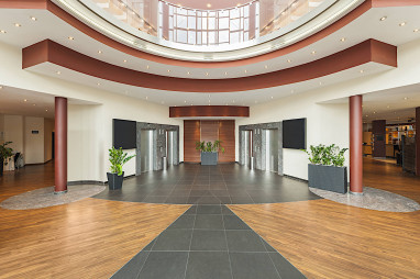 NH Dresden Neustadt: Lobby