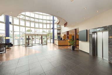 NH Dresden Neustadt: Lobby