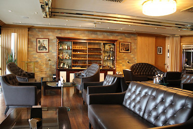 Steigenberger Graf Zeppelin: Bar/Salón