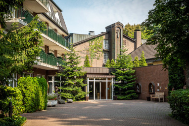 Waldhotel Tannenhäuschen: Außenansicht